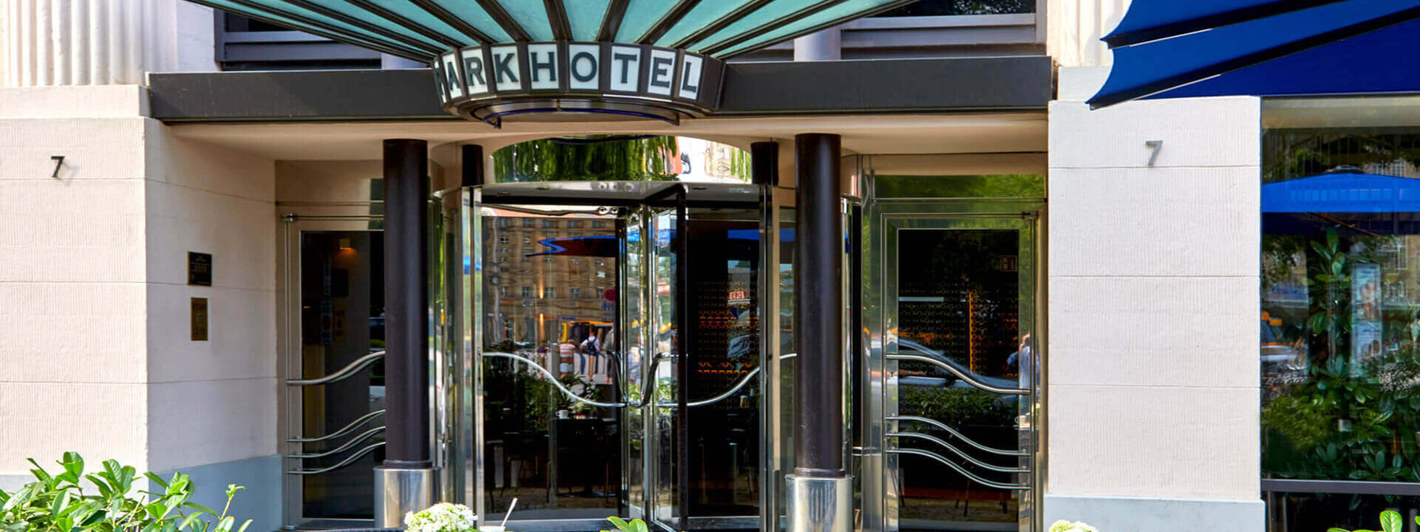 [Translate to English:] Park Hotel Eingang