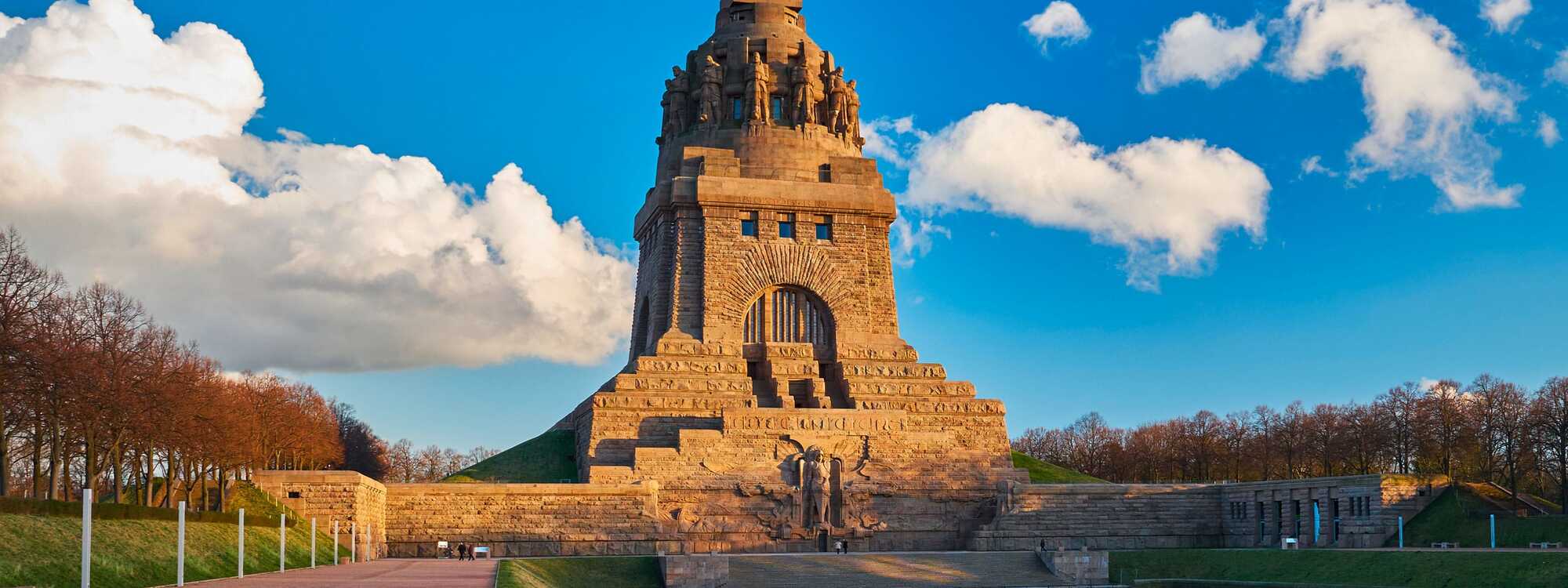 Das Völkerschlachtdenkmal in der Abendsonne